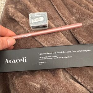 *NWT* Araceli Gel Pencil Eyeliner with Sharpener